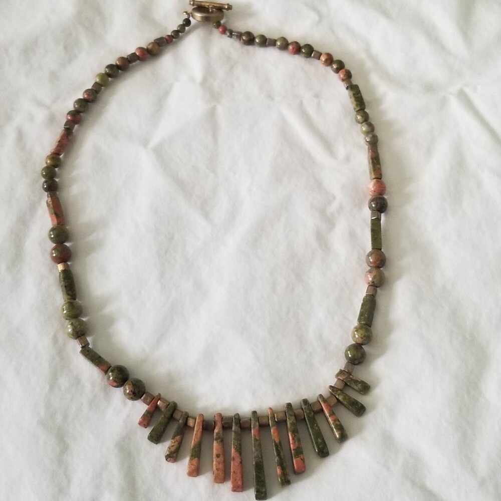 Striking 20" Green and Rose Colored Unakite Necklace